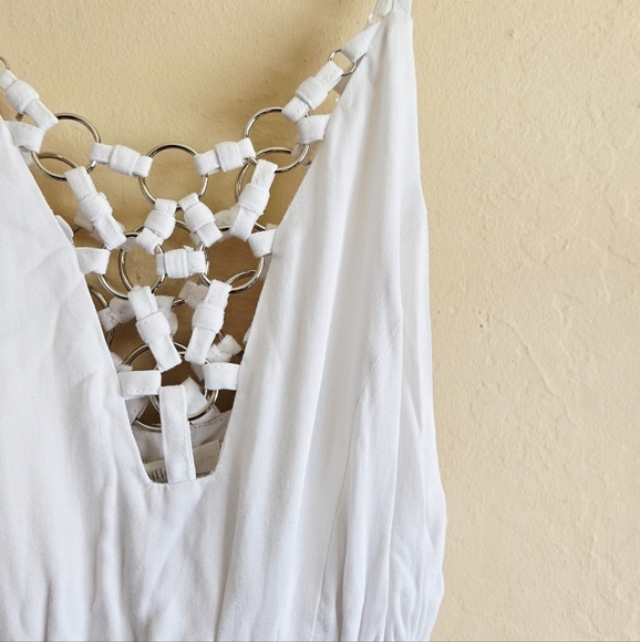 Millau White Circle Cage Detail Chain Link Neckline Romper Size Small NWT - Picture 5 of 13